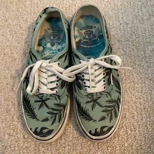 •Limited Edition Hawaiian Print Vans•